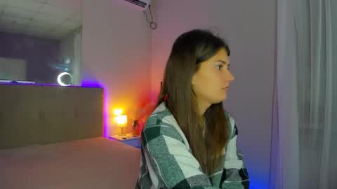 Snapshot of laura__leee chatting on 09/24/25, 05:33 Laura online show from 09/24/25, 05:33