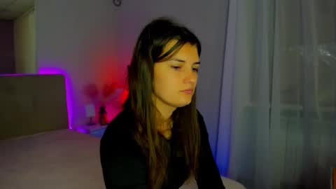 Snapshot of laura__leee chatting on 09/27/25, 05:23 Laura online show from 09/27/25, 05:23