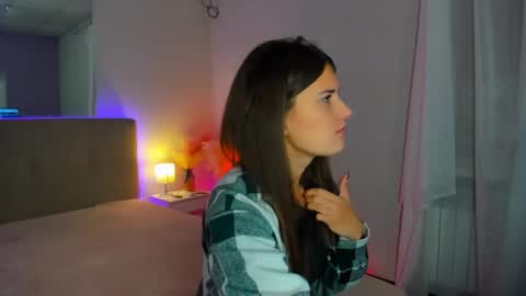 Snapshot of laura__leee chatting on 10/03/25, 05:37 Laura online show from 10/03/25, 05:37