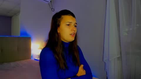 Snapshot of laura__leee chatting on 10/04/25, 05:49 Laura online show from 10/04/25, 05:49