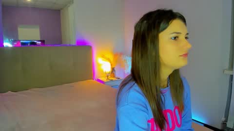Snapshot of laura__leee chatting on 10/13/25, 05:18 Laura online show from 10/13/25, 05:18