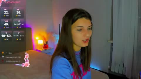 Snapshot of laura__leee chatting on 10/13/25, 05:24 Laura online show from 10/13/25, 05:24
