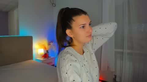 Snapshot of laura__leee chatting on 10/16/25, 05:30 Laura online show from 10/16/25, 05:30