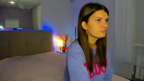 Snapshot of laura__leee chatting on 10/20/25, 05:19 Laura online show from 10/20/25, 05:19