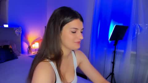Snapshot of laura__leee chatting on 06/14/26, 04:58 Laura online show from 06/14/26, 04:58
