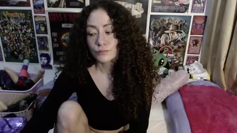 Snapshot of laura_anal_ chatting on 12/03/24, 02:25 Wen online show from 12/03/24, 02:25