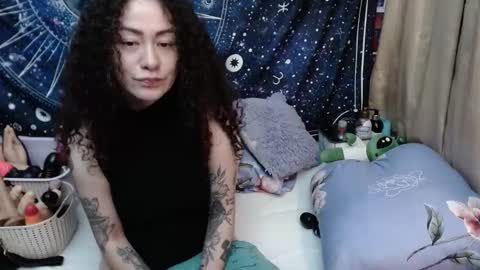 Snapshot of laura_anal_ chatting on 12/12/24, 10:42 Wen online show from 12/12/24, 10:42