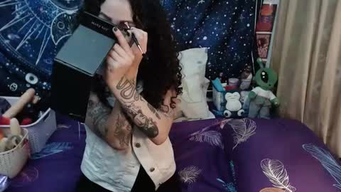 Snapshot of laura_anal_ chatting on 01/22/25, 09:10 Wen online show from 01/22/25, 09:10