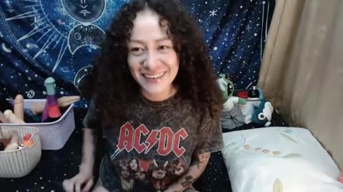 Snapshot of laura_anal_ chatting on 02/17/25, 11:20 Wen online show from 02/17/25, 11:20