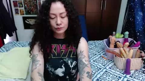 Snapshot of laura_anal_ chatting on 09/17/25, 04:41 Wen online show from 09/17/25, 04:41