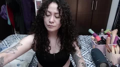 Snapshot of laura_anal_ chatting on 09/26/25, 10:25 Wen online show from 09/26/25, 10:25