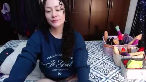 Snapshot of laura_anal_ chatting on 09/29/25, 08:13 Wen online show from 09/29/25, 08:13