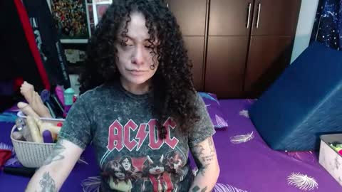 Snapshot of laura_anal_ chatting on 10/14/25, 09:15 Wen online show from 10/14/25, 09:15