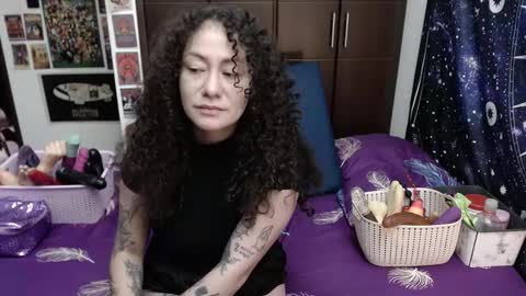 Snapshot of laura_anal_ chatting on 10/22/25, 04:29 Wen online show from 10/22/25, 04:29