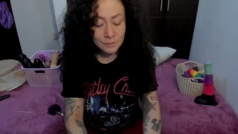 Snapshot of laura_anal_ chatting on 05/22/26, 04:23 Wen online show from 05/22/26, 04:23