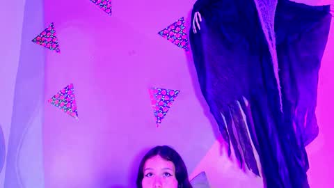 Snapshot of laura_and_kevin chatting on 10/27/25, 01:48 laura_and_kevin online show from 10/27/25, 01:48