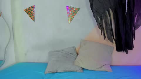 Snapshot of laura_and_kevin chatting on 11/03/25, 01:23 laura_and_kevin online show from 11/03/25, 01:23