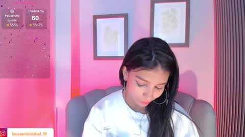 Snapshot of laura_aristizabal_19 chatting on 01/25/25, 08:42 Laura online show from 01/25/25, 08:42
