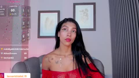 Snapshot of laura_aristizabal_19 chatting on 01/29/25, 07:53 Laura online show from 01/29/25, 07:53