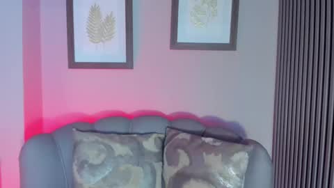 Snapshot of laura_aristizabal_19 chatting on 02/05/25, 04:03 Laura online show from 02/05/25, 04:03
