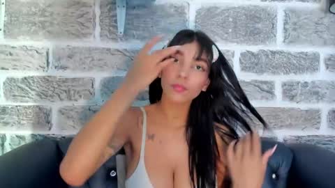 Snapshot of laura_aristizabal_19 chatting on 03/03/25, 03:53 Laura online show from 03/03/25, 03:53
