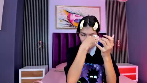 Snapshot of laura_aristizabal_19 chatting on 03/12/25, 12:47 Laura online show from 03/12/25, 12:47