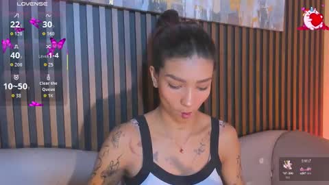 Snapshot of laura_aristizabal_19 chatting on 09/13/25, 11:48 Laura online show from 09/13/25, 11:48