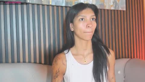 Snapshot of laura_aristizabal_19 chatting on 10/05/25, 12:36 Laura online show from 10/05/25, 12:36