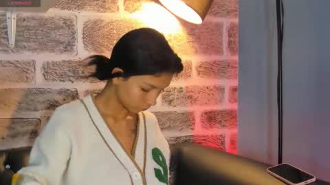 Snapshot of laura_aristizabal_19 chatting on 10/12/25, 12:37 Laura online show from 10/12/25, 12:37
