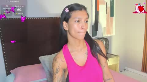 Snapshot of laura_aristizabal_19 chatting on 10/17/25, 12:41 Laura online show from 10/17/25, 12:41