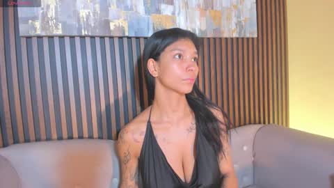 Snapshot of laura_aristizabal_19 chatting on 10/19/25, 01:12 Laura online show from 10/19/25, 01:12