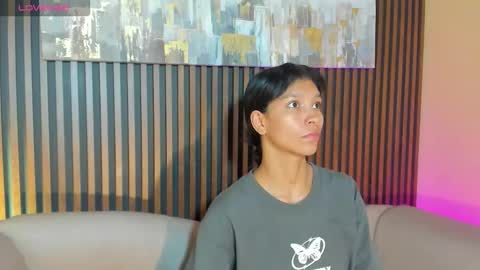 Snapshot of laura_aristizabal_19 chatting on 10/22/25, 12:38 Laura online show from 10/22/25, 12:38