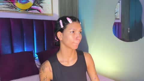 Snapshot of laura_aristizabal_19 chatting on 10/26/25, 12:33 Laura online show from 10/26/25, 12:33