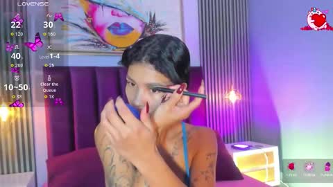 Snapshot of laura_aristizabal_19 chatting on 10/29/25, 01:13 Laura online show from 10/29/25, 01:13