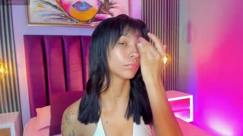 Snapshot of laura_aristizabal_19 chatting on 11/14/25, 12:37 Laura online show from 11/14/25, 12:37