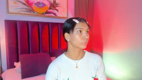 Snapshot of laura_aristizabal_19 chatting on 11/16/25, 12:33 Laura online show from 11/16/25, 12:33