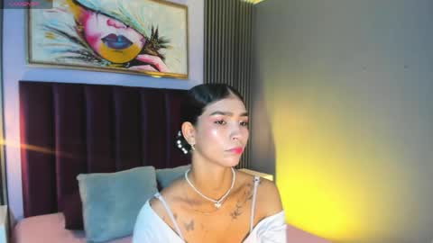 Laura online show from 04/28/26, 12:43