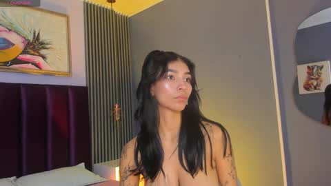 Snapshot of laura_aristizabal_19 chatting on 06/03/26, 02:33 Laura online show from 06/03/26, 02:33