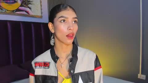 Snapshot of laura_aristizabal_19 chatting on 06/17/26, 12:07 Laura online show from 06/17/26, 12:07