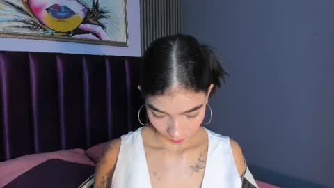 Snapshot of laura_aristizabal_19 chatting on 06/19/26, 11:58 Laura online show from 06/19/26, 11:58