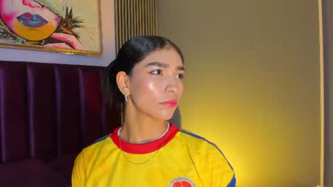 Snapshot of laura_aristizabal_19 chatting on 06/23/26, 12:03 Laura online show from 06/23/26, 12:03