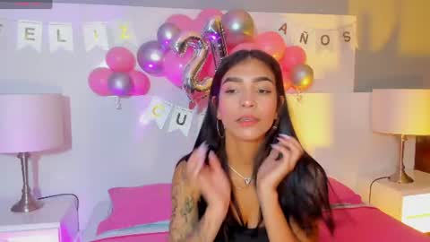 Snapshot of laura_aristizabal_19 chatting on 06/24/26, 12:15 Laura online show from 06/24/26, 12:15