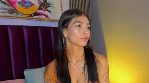 Snapshot of laura_aristizabal_19 chatting on 06/27/26, 12:04 Laura online show from 06/27/26, 12:04