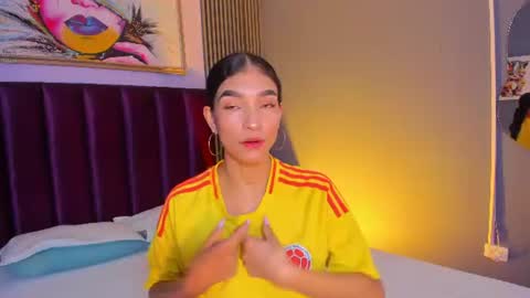 Snapshot of laura_aristizabal_19 chatting on 07/07/26, 12:20 Laura online show from 07/07/26, 12:20