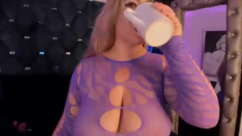 Snapshot of laura_bassi chatting on 09/18/25, 04:03 Laura Bassi online show from 09/18/25, 04:03