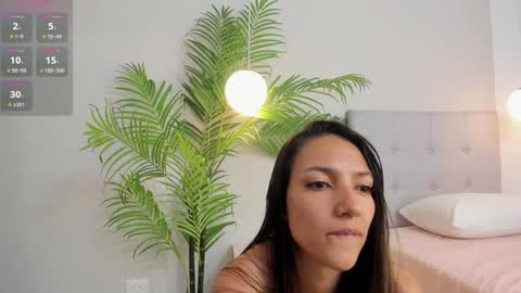 Snapshot of laura_bonnet_ chatting on 01/16/25, 08:33 Laura Bonnet online show from 01/16/25, 08:33