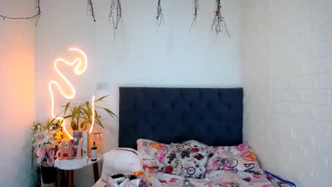 LAURA online show from 03/21/26, 05:27