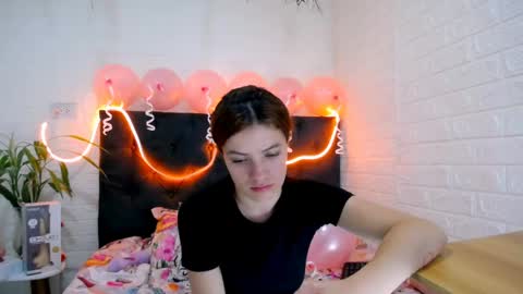 Snapshot of laura_candy02 chatting on 04/29/26, 03:16 LAURA online show from 04/29/26, 03:16