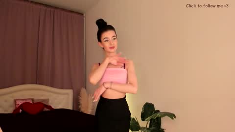 Laura online show from 10/25/25, 07:52