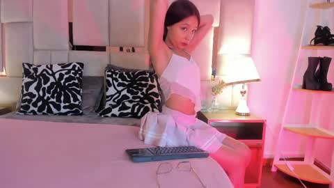 Snapshot of laura_dicardy chatting on 06/04/26, 11:27 laura_dicardy online show from 06/04/26, 11:27